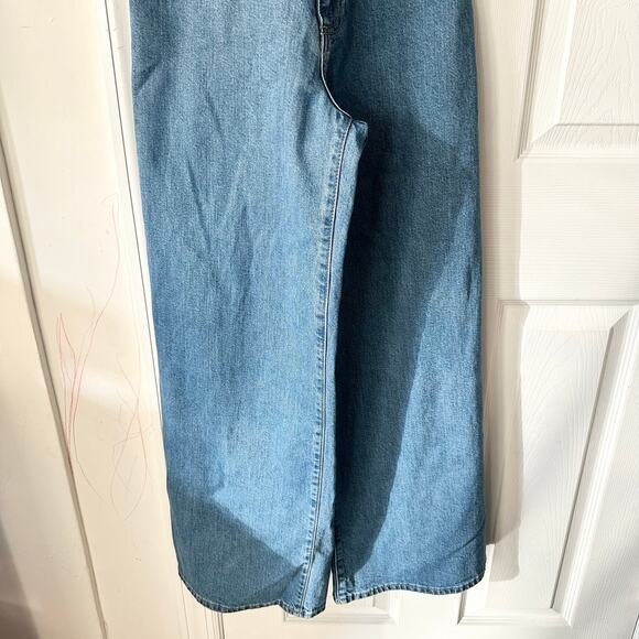 Universal Thread Target Denim Bib Style Low Cut Denim Wide Leg Crop Overalls 4 - Picture 5 of 13